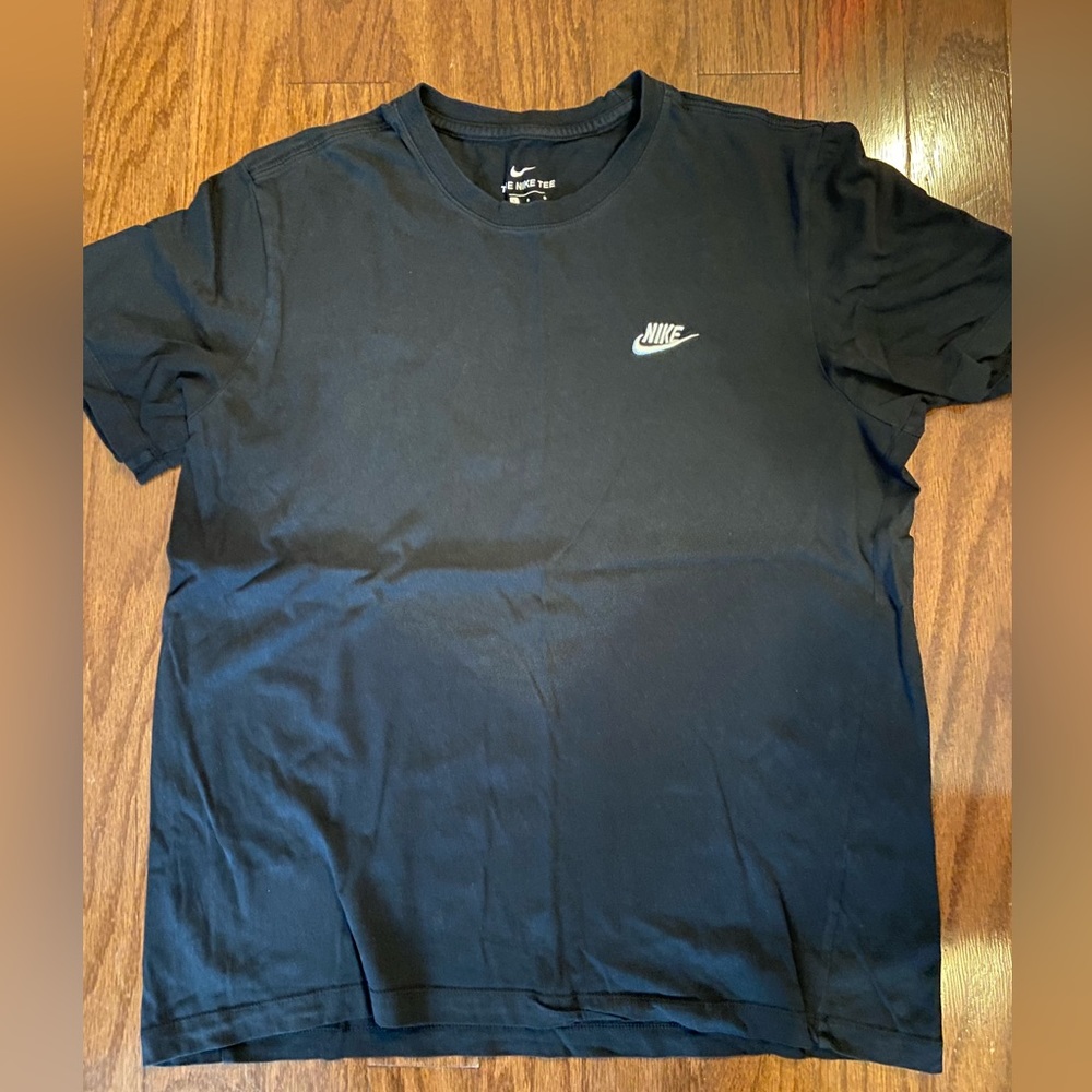Nike basic logo  tee